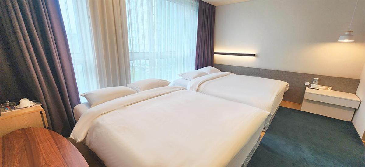 Grand City Hotel Changwon Exteriör bild