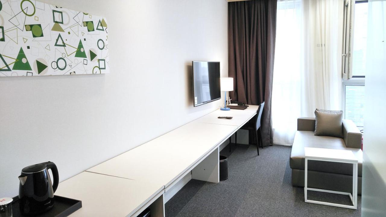 Grand City Hotel Changwon Exteriör bild